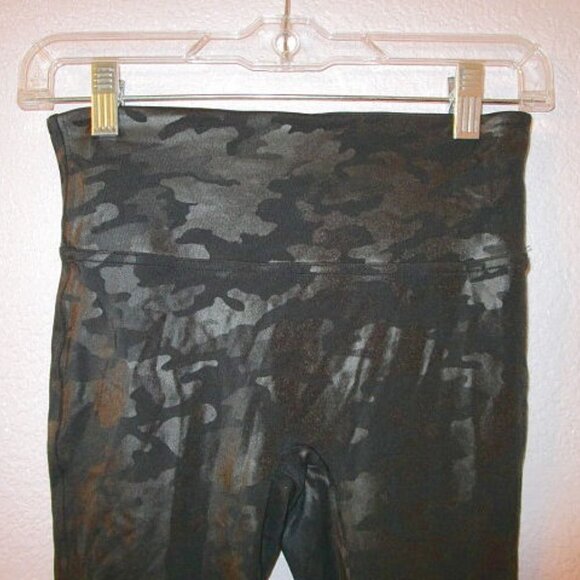 NEW Spanx MATTE Black CAMO Pull On SP LEGGINGS Stretch HIGH WAIST Faux Leather - Picture 3 of 10
